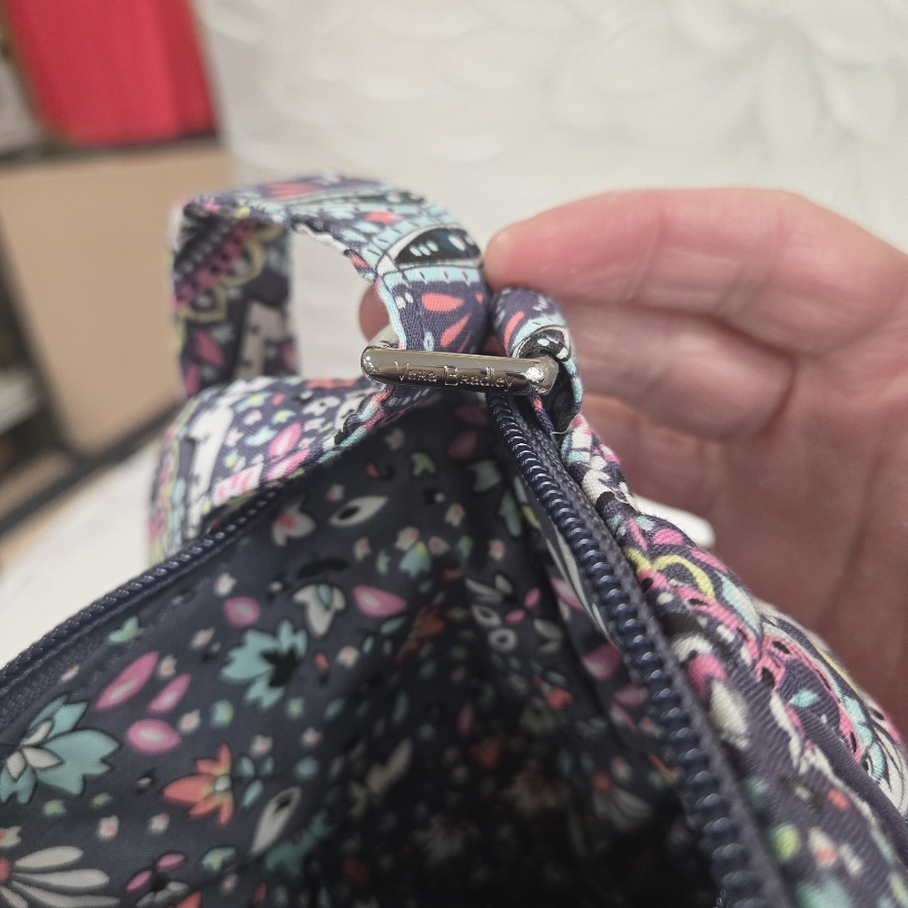 Vera Bradley | Iconic Hipster Bonbon Medallion - Picture 7 of 10